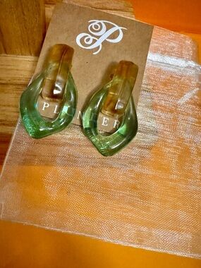 Plunder Green Tan Acrylic Earrings Drop Dangle Design New in Package + Pouch